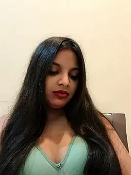 Snapshot of Maahhii_2 chatting on December 3, 5:44 pm Maahhii 2 online show from December 3, 5:44 pm
