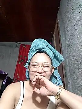 Everleigh mom online show from October 7, 2:09 am