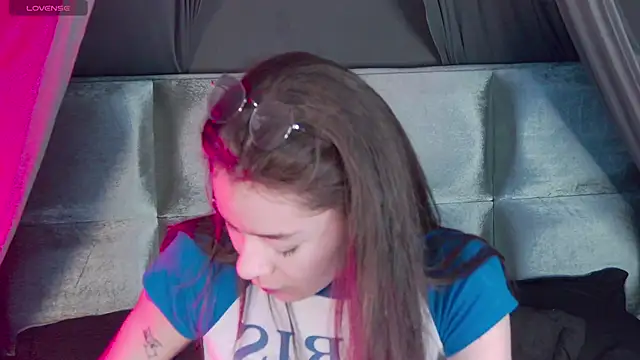 RavennMoonn online show from October 8, 6:27 pm