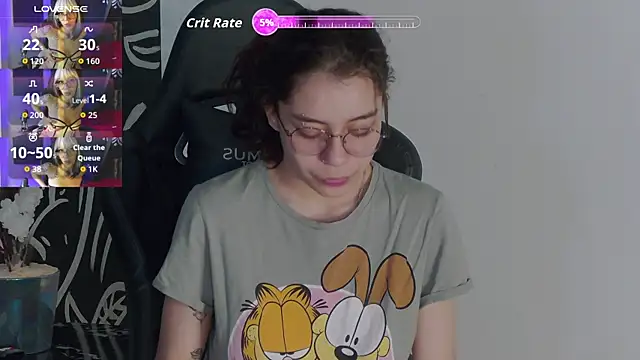 RavennMoonn online show from October 9, 7:56 pm