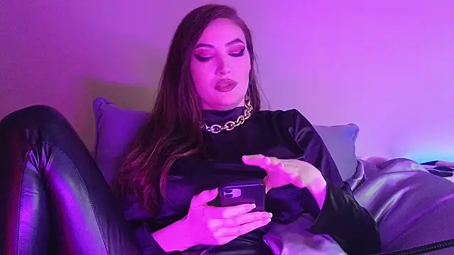 Snapshot of AliceJameson chatting on October 24, 9:11 pm AliceJameson online show from October 24, 9:11 pm