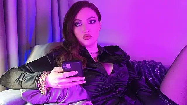 Snapshot of AliceJameson chatting on November 10, 8:41 pm AliceJameson online show from November 10, 8:41 pm