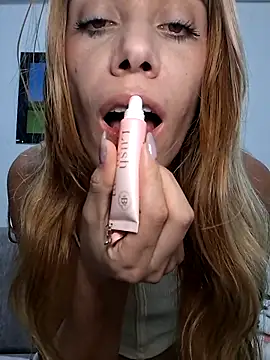 Elianasuarezz online show from March 4, 11:11 pm