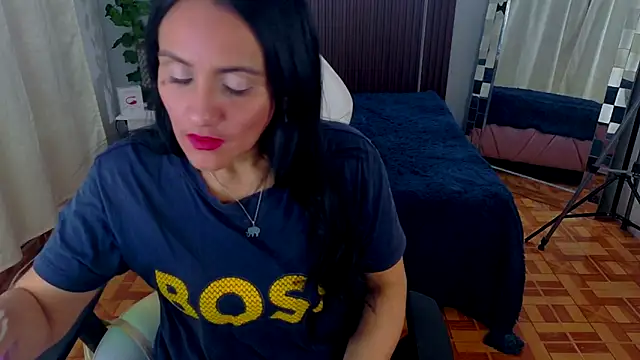 Snapshot of kataleya_29 chatting on November 5, 8:42 pm kataleya 29 online show from November 5, 8:42 pm