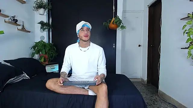 Borsalino Adam online show from November 24, 7:02 pm