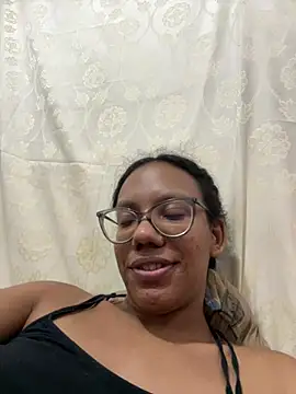 Snapshot of Valen1800 chatting on July 4, 1:45 am Valen1800 online show from July 4, 1:45 am