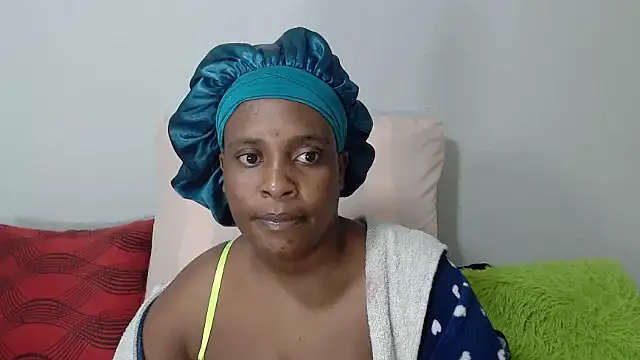 QueenRomaxx1 online show from October 18, 7:58 pm