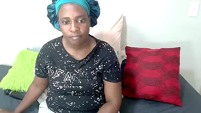 QueenRomaxx1 online show from October 19, 12:39 pm