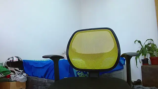 Snapshot of skinny23cm chatting on July 10, 7:49 pm skinny23cm online show from July 10, 7:49 pm