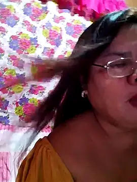 Snapshot of Huge_mama69 chatting on October 8, 6:49 pm Huge mama69 online show from October 8, 6:49 pm