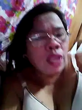 Snapshot of Huge_mama69 chatting on October 17, 10:51 am Huge mama69 online show from October 17, 10:51 am