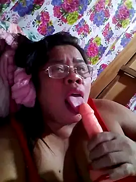 Snapshot of Huge_mama69 chatting on October 22, 1:17 am Huge mama69 online show from October 22, 1:17 am