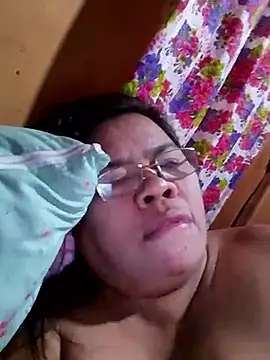 Snapshot of Huge_mama69 chatting on October 25, 9:31 pm Huge mama69 online show from October 25, 9:31 pm