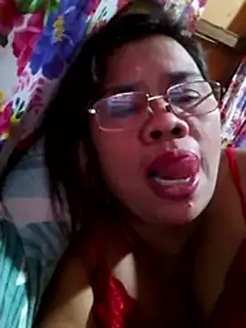 Snapshot of Huge_mama69 chatting on December 15, 2:21 pm Huge mama69 online show from December 15, 2:21 pm