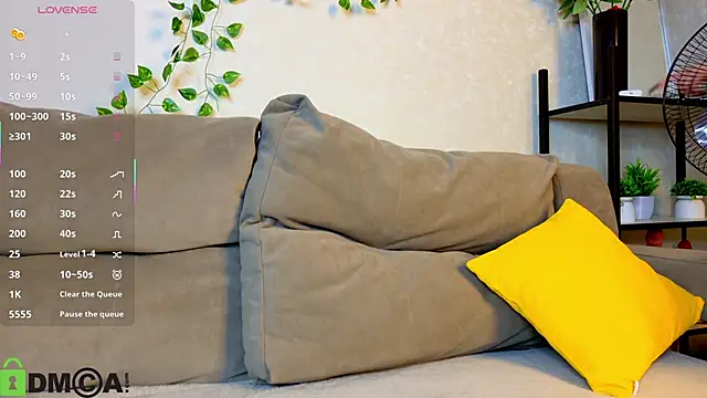 Snapshot of Roxy_Sunnny chatting on October 31, 9:32 am Roxy Sunnny online show from October 31, 9:32 am