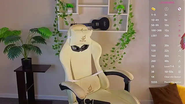 Snapshot of Roxy_Sunnny chatting on December 16, 9:25 am Roxy Sunnny online show from December 16, 9:25 am