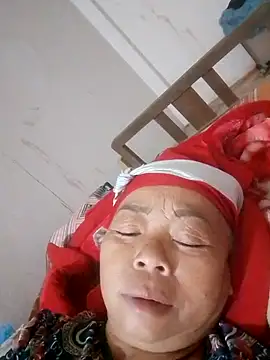 Snapshot of VangLe73 chatting on October 9, 12:58 pm VangLe73 online show from October 9, 12:58 pm