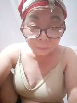 Snapshot of VangLe73 chatting on October 10, 1:10 pm VangLe73 online show from October 10, 1:10 pm