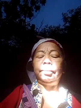 Snapshot of VangLe73 chatting on October 13, 10:43 pm VangLe73 online show from October 13, 10:43 pm