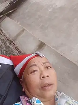 Snapshot of VangLe73 chatting on October 19, 7:20 am VangLe73 online show from October 19, 7:20 am