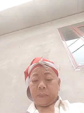 Snapshot of VangLe73 chatting on October 26, 5:24 am VangLe73 online show from October 26, 5:24 am