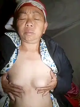 Snapshot of VangLe73 chatting on October 27, 11:20 pm VangLe73 online show from October 27, 11:20 pm