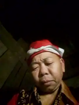 Snapshot of VangLe73 chatting on November 17, 3:29 pm VangLe73 online show from November 17, 3:29 pm