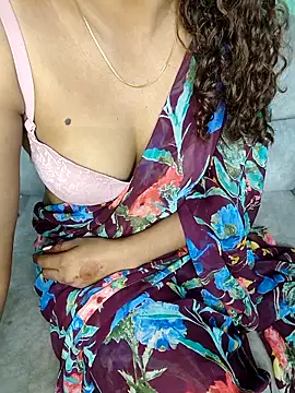 Snapshot of Tamilpallavi chatting on February 5, 4:06 am Tamilpallavi online show from February 5, 4:06 am