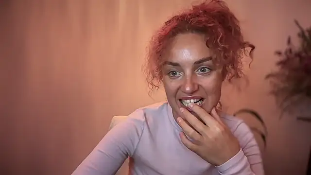 Reddgiirl online show from October 28, 8:22 pm