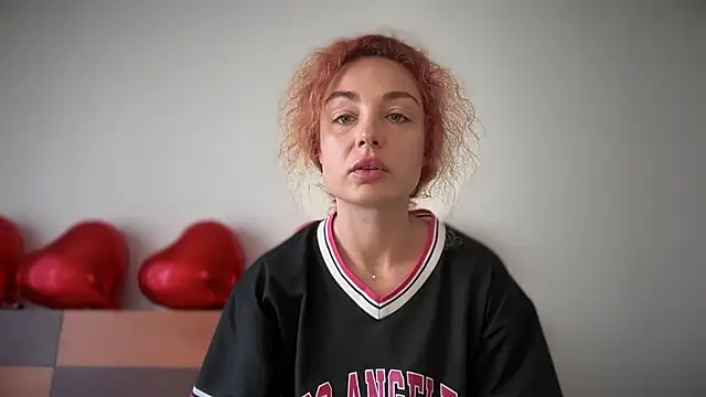 Reddgiirl online show from March 11, 8:42 am