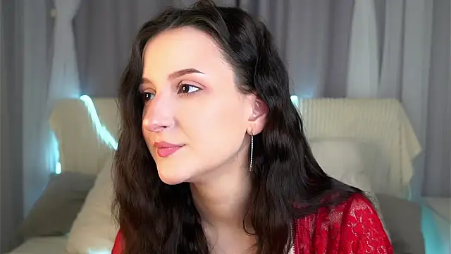 Snapshot of FalineBeacher chatting on February 16, 1:24 am FalineBeacher online show from February 16, 1:24 am