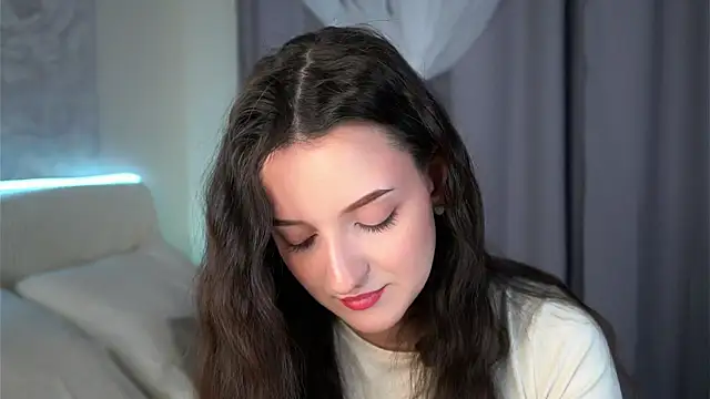 Snapshot of FalineBeacher chatting on March 1, 1:18 am FalineBeacher online show from March 1, 1:18 am