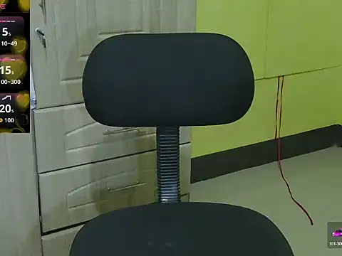 Snapshot of HornyAsian4uxx chatting on October 23, 8:35 am HornyAsian4uxx online show from October 23, 8:35 am