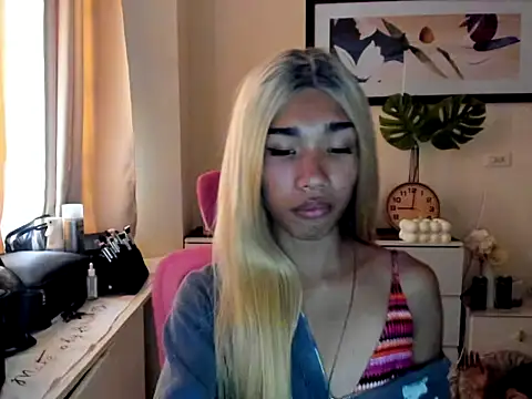 Snapshot of CharlotteMavis chatting on July 20, 4:27 am CharlotteMavis online show from July 20, 4:27 am