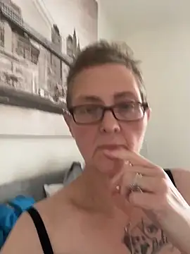 Curvy-Jinx online show from October 13, 8:03 am