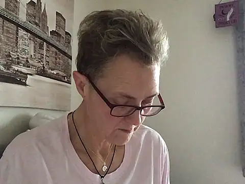 Curvy-Jinx online show from February 9, 8:40 am