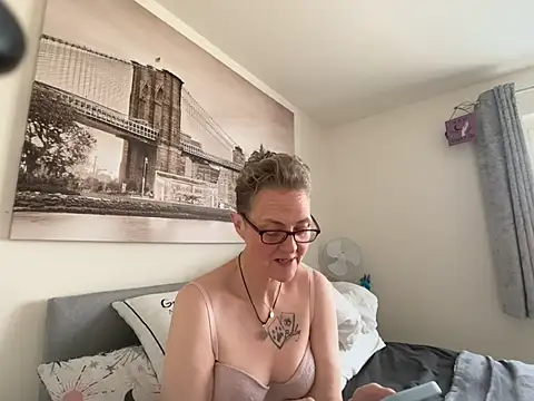 Curvy-Jinx online show from March 3, 11:38 am