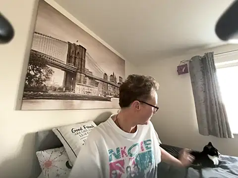 Curvy-Jinx online show from March 11, 8:42 am