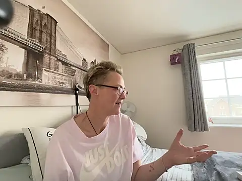 Curvy-Jinx online show from March 24, 8:52 am