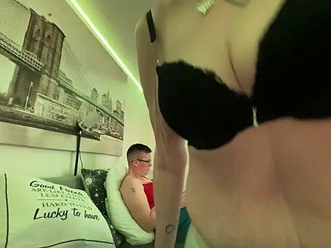 Curvy-Jinx online show from April 4, 7:22 pm