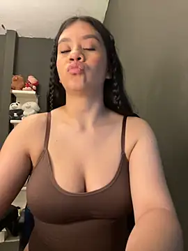 Snapshot of alhaana_ chatting on November 19, 11:38 pm alhaana online show from November 19, 11:38 pm