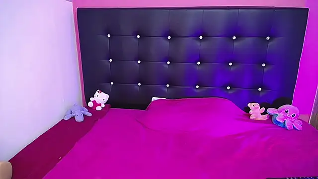 Snapshot of molly_curvyhot chatting on February 10, 4:44 pm molly curvyhot online show from February 10, 4:44 pm