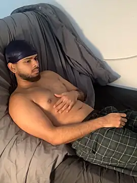 Snapshot of msoruchi chatting on February 10, 11:14 am msoruchi online show from February 10, 11:14 am