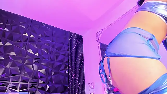 katierouge  online show from October 30, 5:31 am