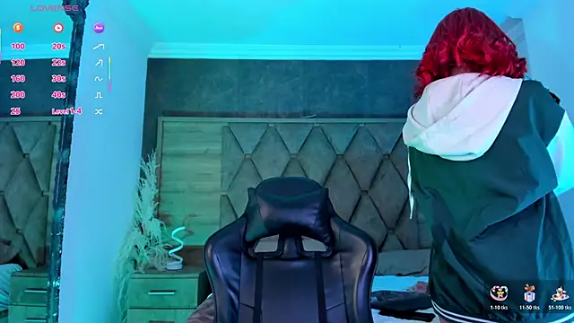 katierouge  online show from January 12, 5:34 am