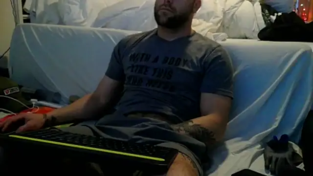 Luv2SuckBWC92 online show from October 24, 12:08 am