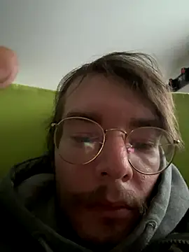 Snapshot of Hungboxer69 chatting on October 24, 12:08 am Hungboxer69 online show from October 24, 12:08 am