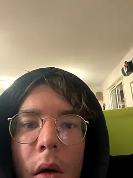 Snapshot of Hungboxer69 chatting on November 7, 2:33 am Hungboxer69 online show from November 7, 2:33 am