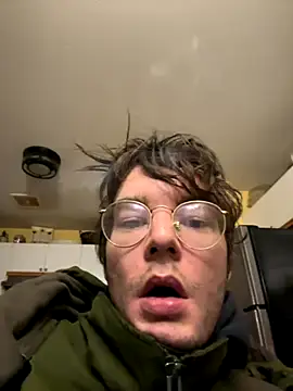 Snapshot of Hungboxer69 chatting on November 10, 12:20 am Hungboxer69 online show from November 10, 12:20 am