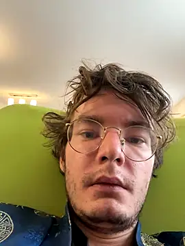 Snapshot of Hungboxer69 chatting on November 15, 10:04 pm Hungboxer69 online show from November 15, 10:04 pm